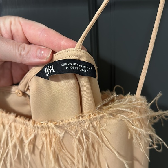 Champagne pink color feather top - Picture 4 of 4